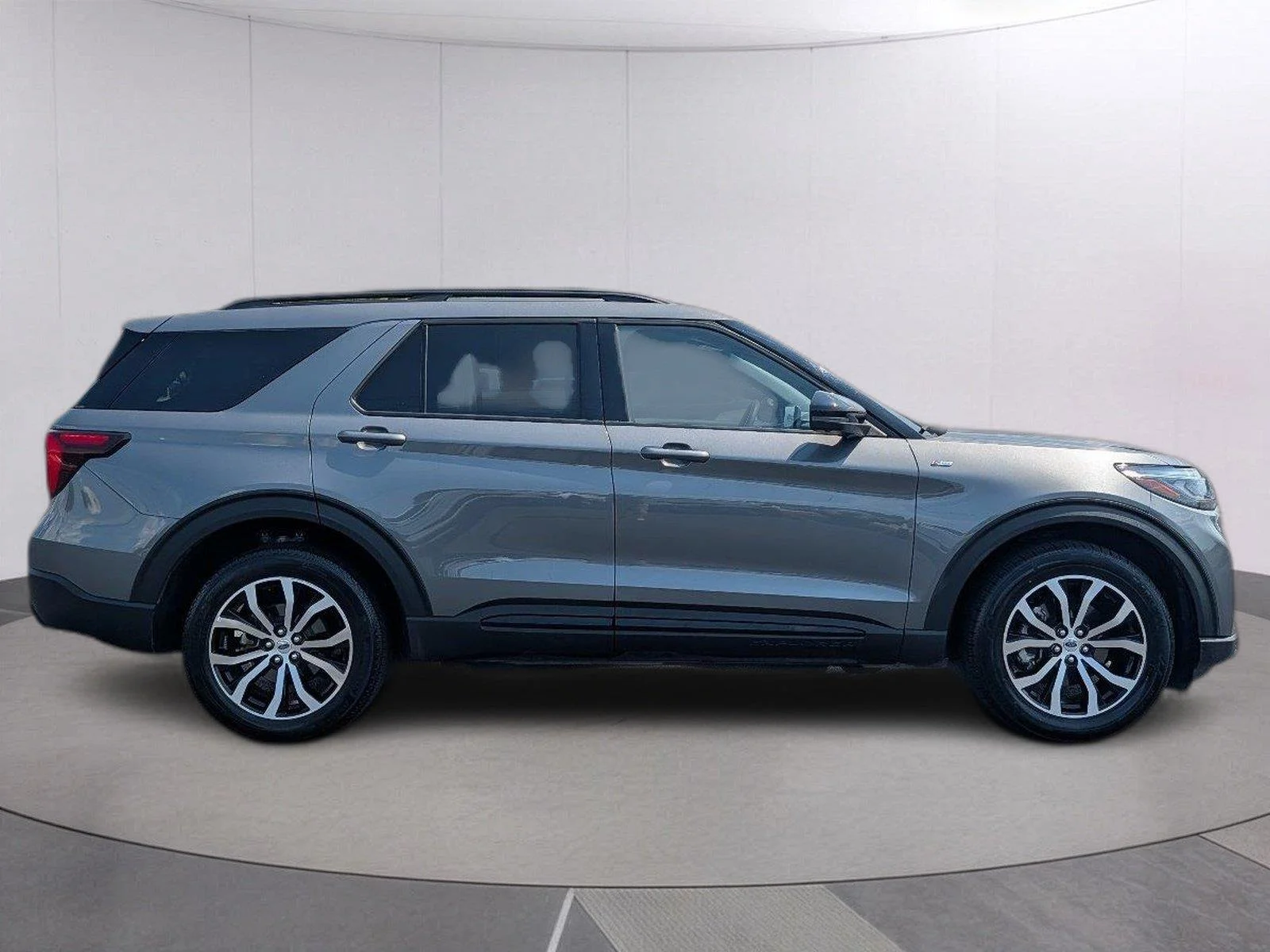 Used 2025 Carbonized Gray Ford ST-Line image 6