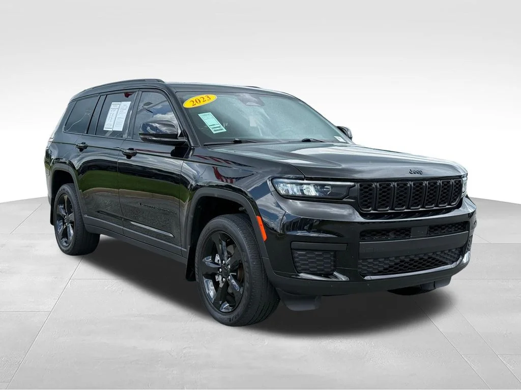 Used 2023 Black Jeep Altitude image 31