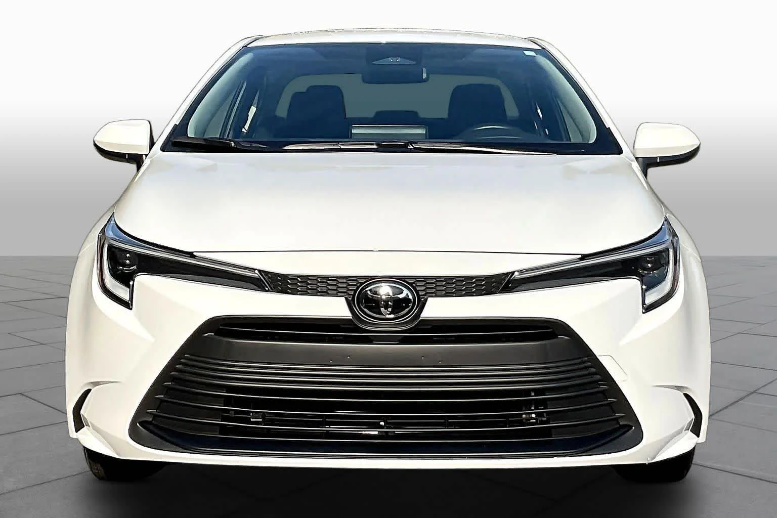 Used 2026 Ice Cap Toyota Hybrid LE image 4