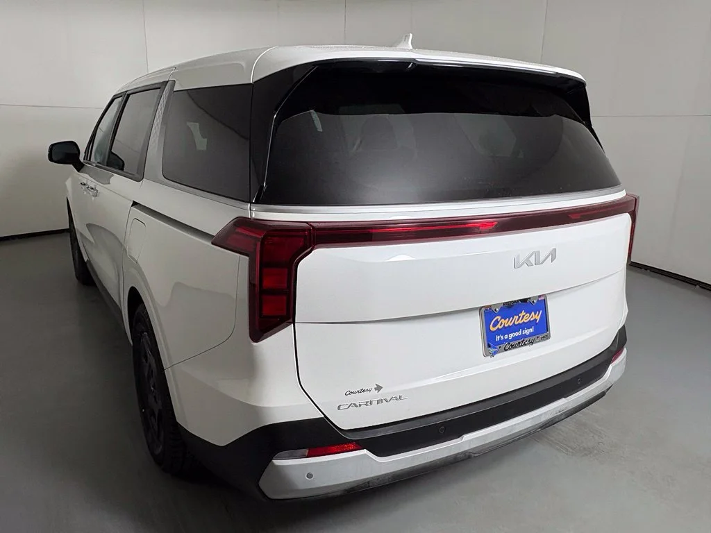 Used 2025 White Kia LXS image 6