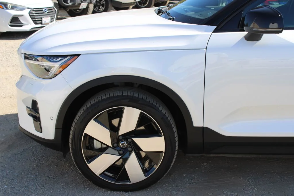 Used 2022 White Volvo Ultimate image 7