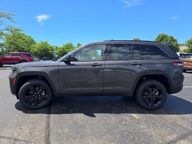 New 2026 Baltic Gray Metallic Clear-Coat Exterior Paint Jeep Limited image 19