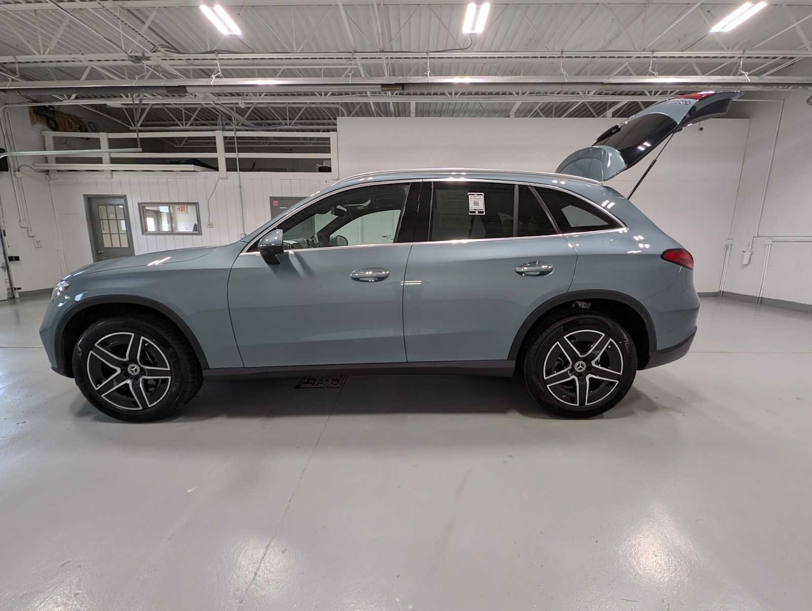 Used 2026 Verde Silver Metallic Mercedes-Benz GLC 300 image 12