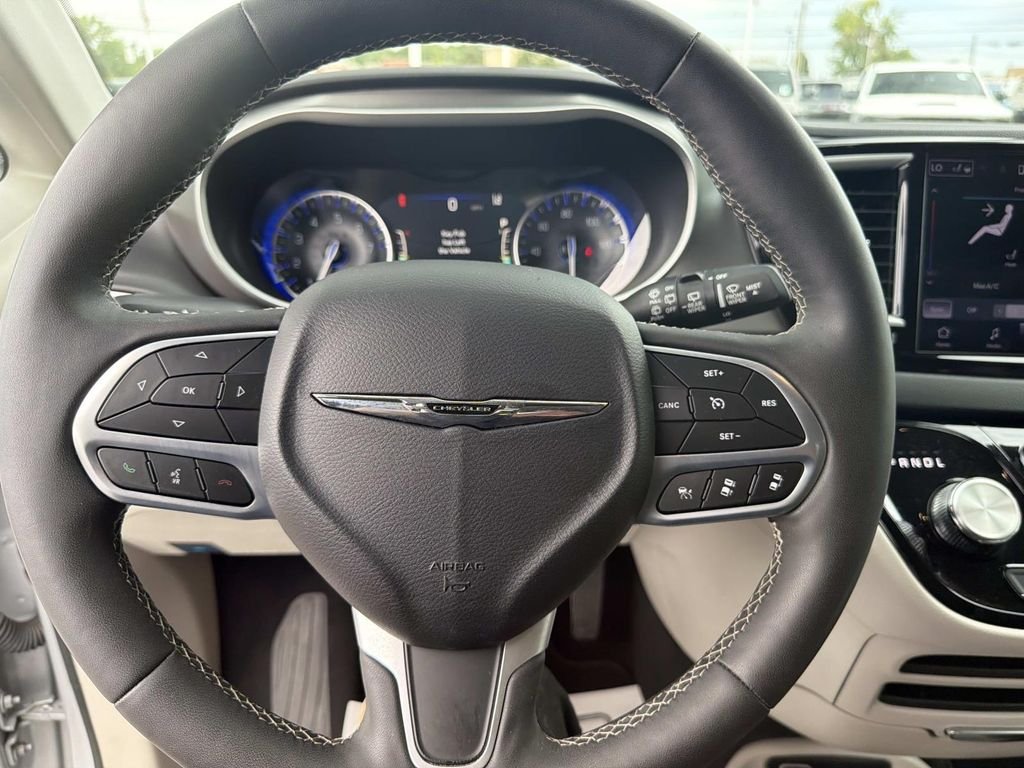 Used 2024 Silver Chrysler Touring L image 18