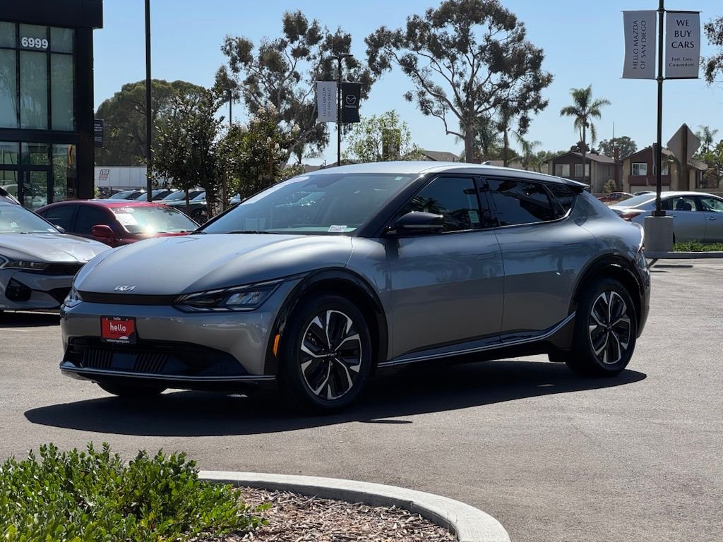 Used 2023 Steel Gray Kia Wind image 6