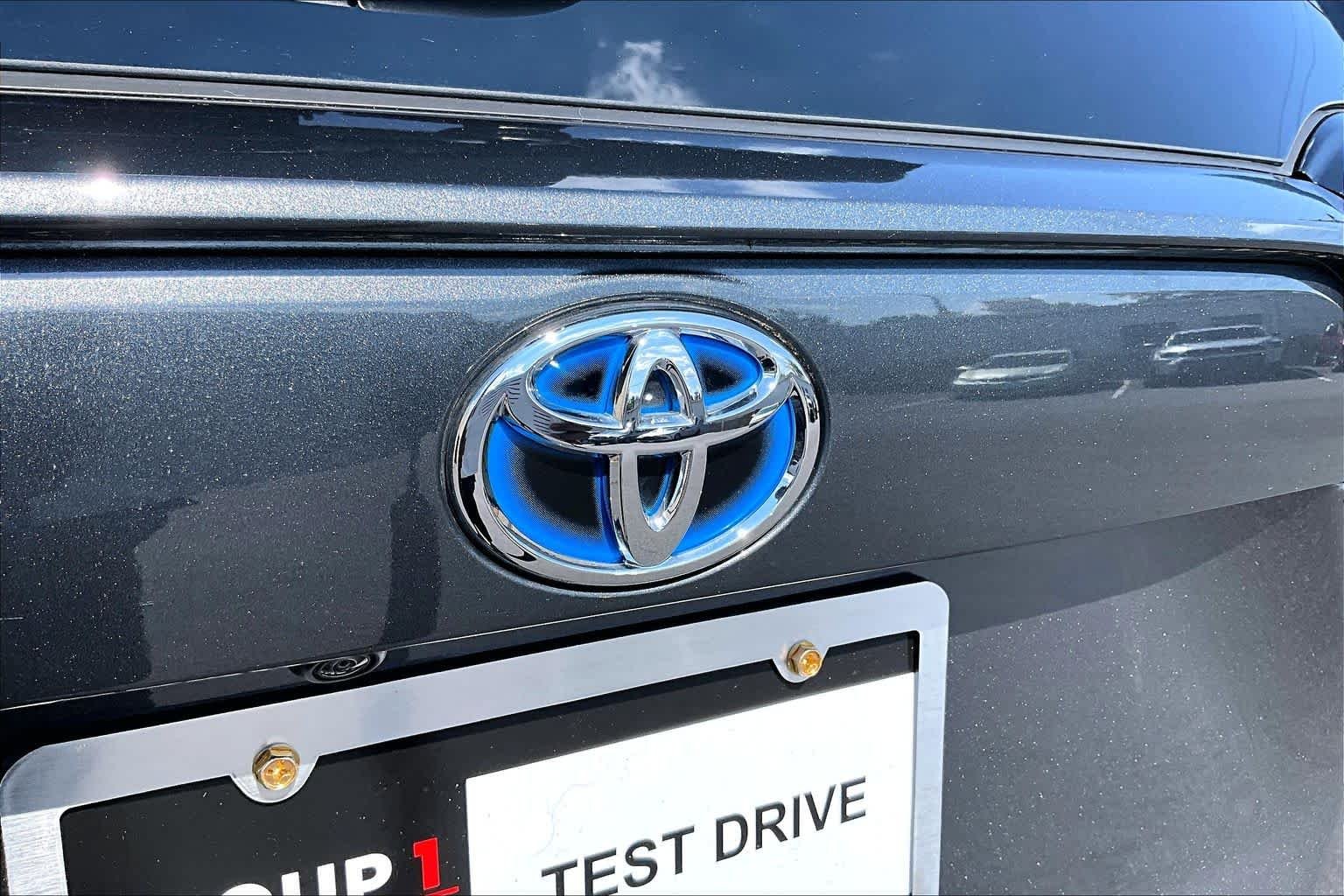 Used 2024 Magnetic Gray Metallic Toyota Hybrid XLE image 31
