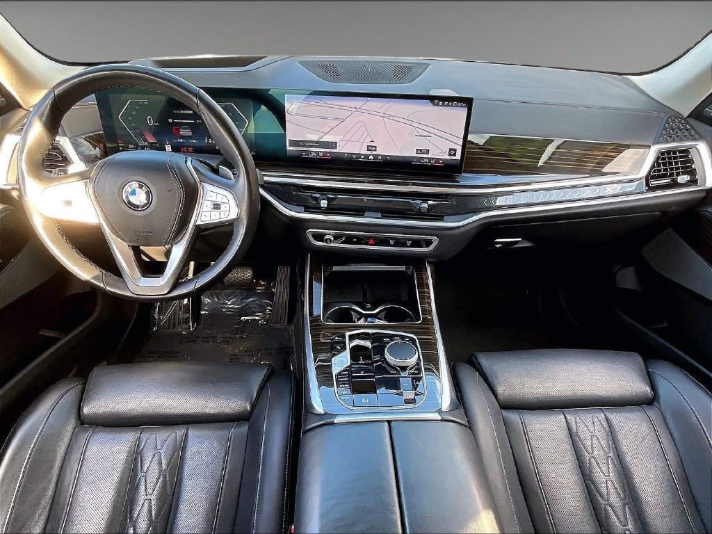 Used 2025 Alpine White BMW xDrive40i image 21