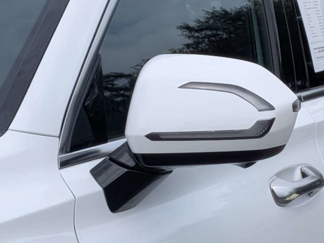 Used 2024 White Hyundai Calligraphy image 10