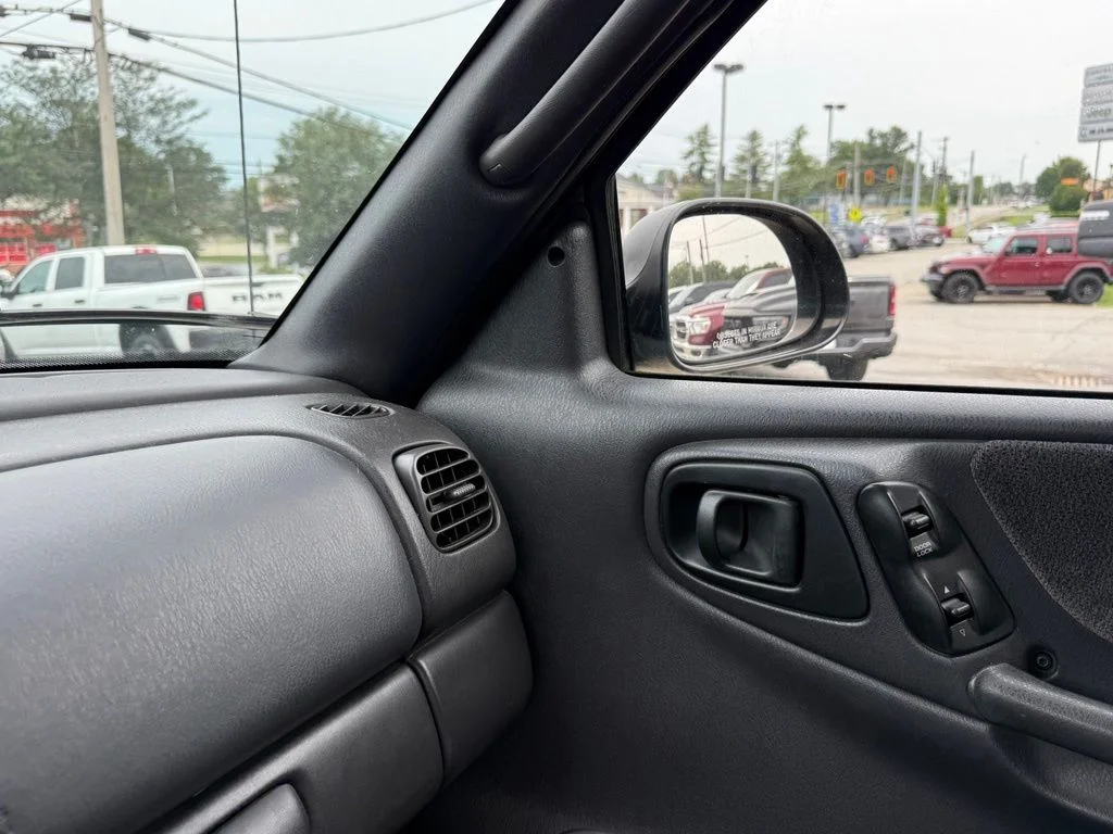 Used 2000 Black Dodge Sport image 22