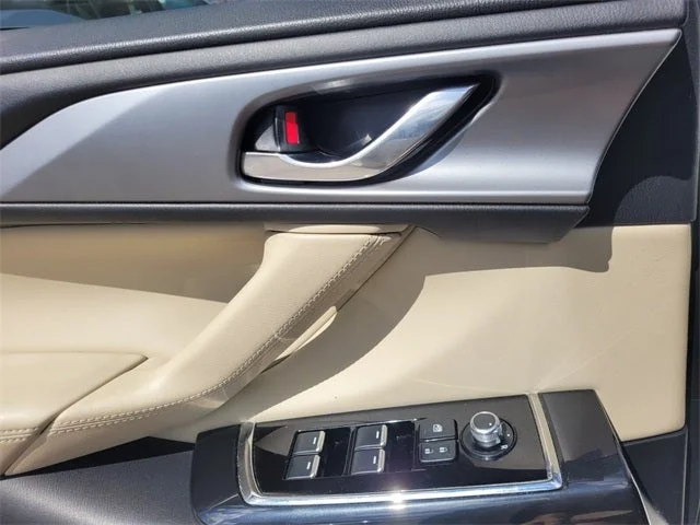 Used 2019 Snowflake White Pearl Mica Mazda Touring image 21