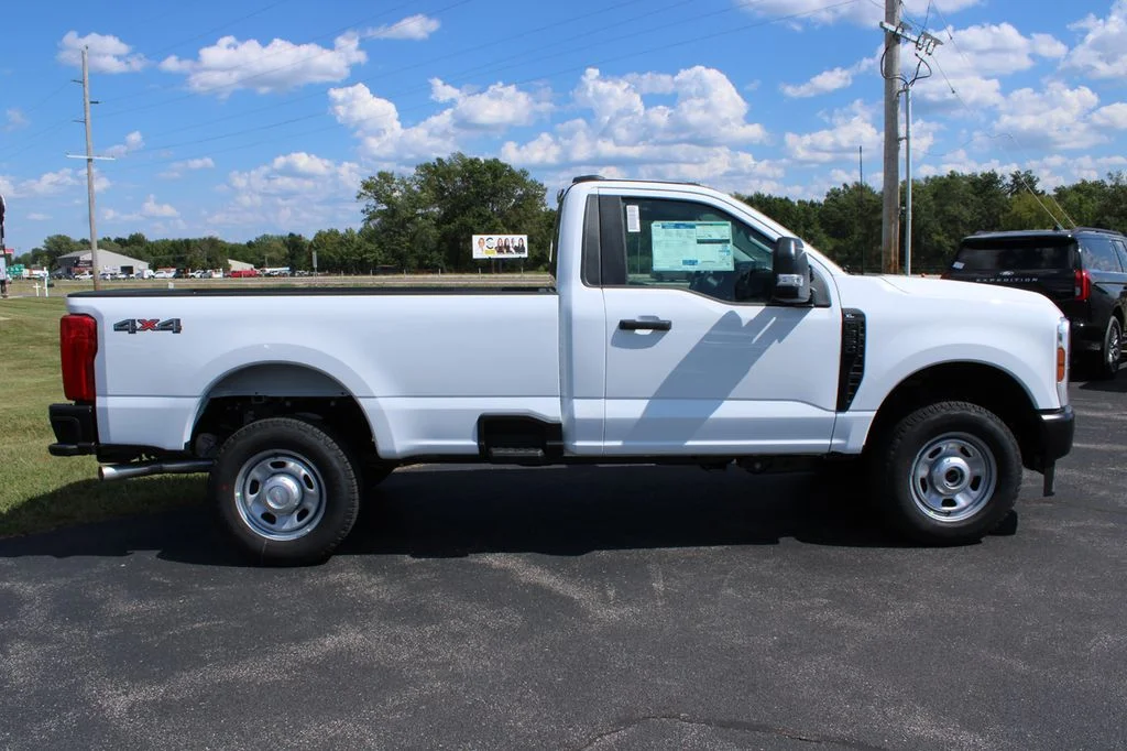 New 2027 Oxford White Ford F-350® XL image 17
