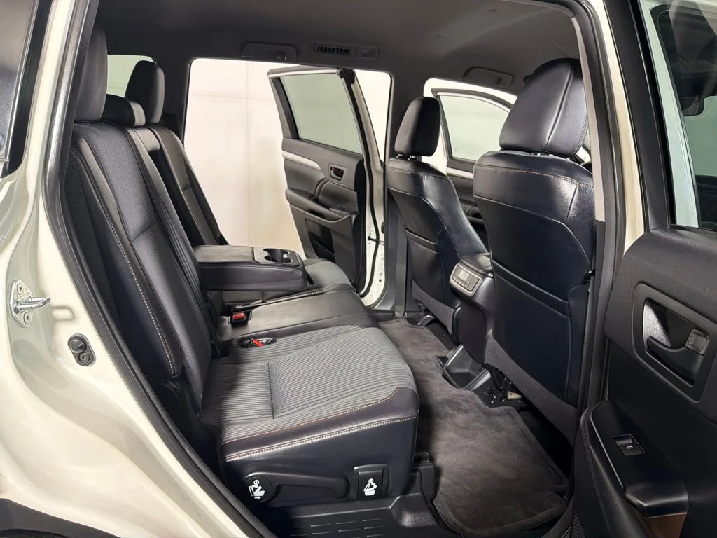 Used 2015 White Toyota LE Plus V6 image 24