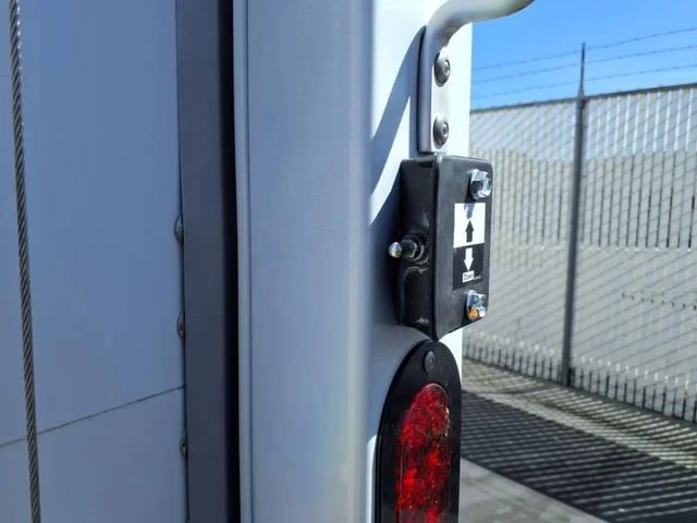 New 2025 Summit White GMC 1WT image 17