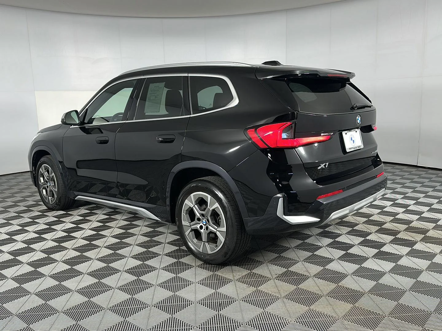 Used 2024 Jet Black BMW xDrive28i image 21