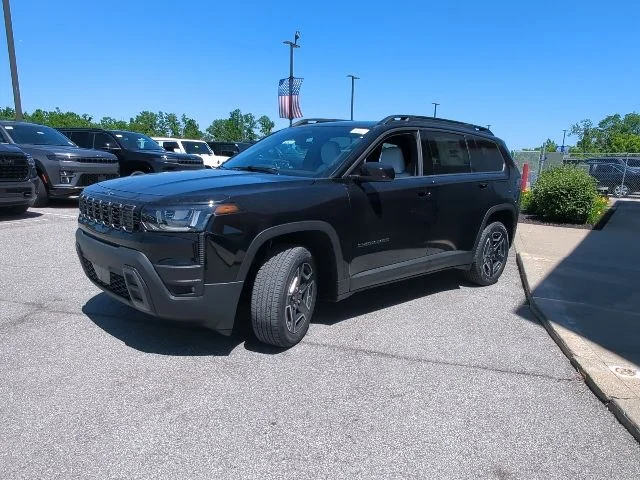 New 2026 Diamond Black Crystal Pearl-Coat Exterior Paint Jeep Laredo image 5