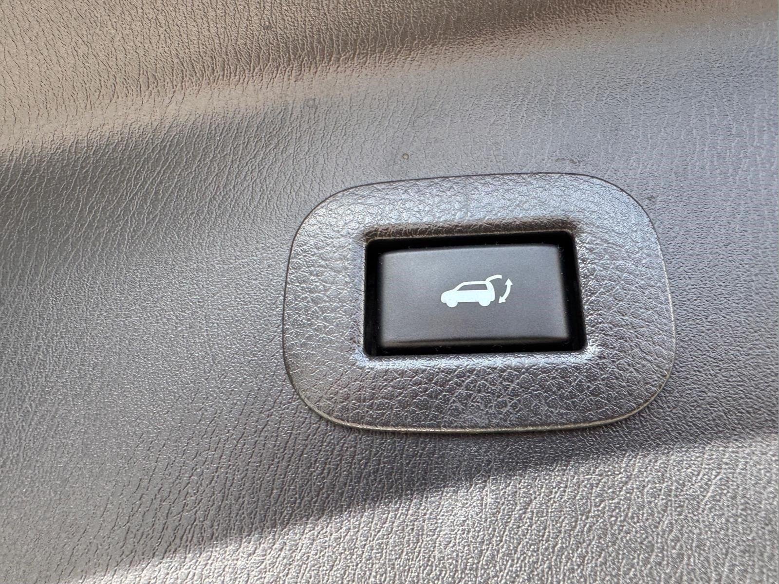Used 2022 Champagne Quartz INFINITI PREMIUM SELECT image 12