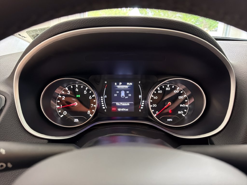 Used 2021 Red Line Jeep Latitude image 26
