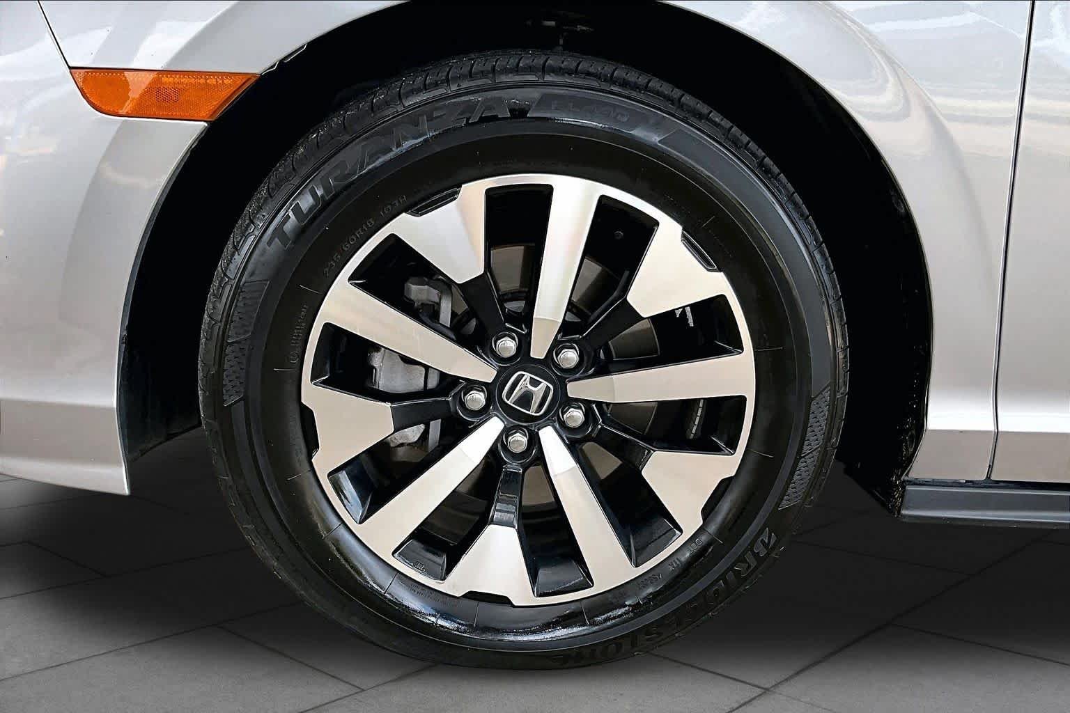 Certified Used 2025 Modern Steel Metallic Honda EX-L image 10