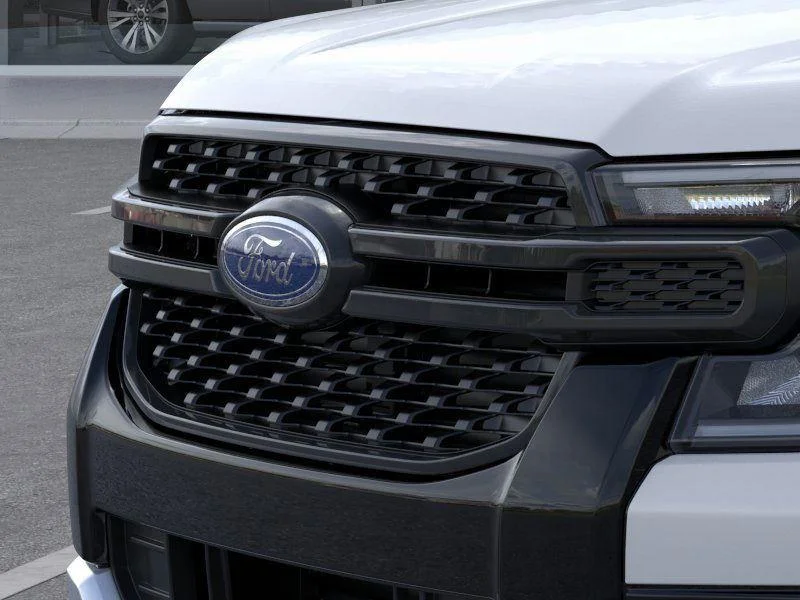 New 2025 Oxford White Ford XLT image 17