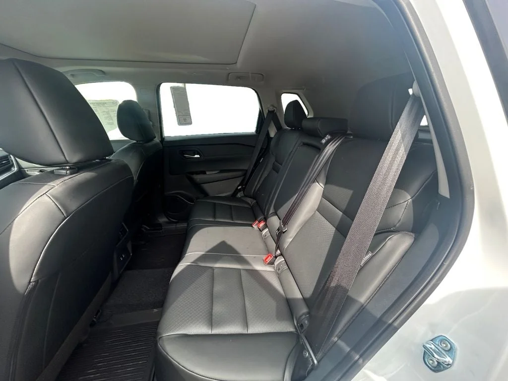 New 2026 Everest White Pearl Tricoat Nissan Dark Armor image 13