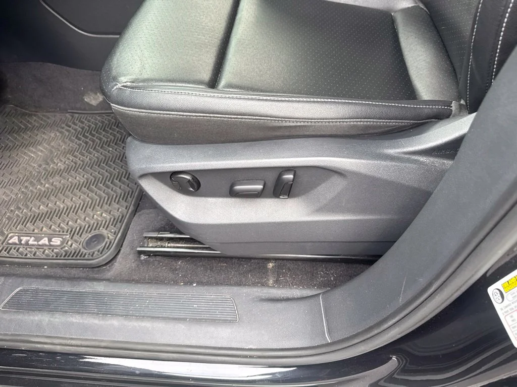 Used 2018 Black Volkswagen 3.6L V6 SE image 5
