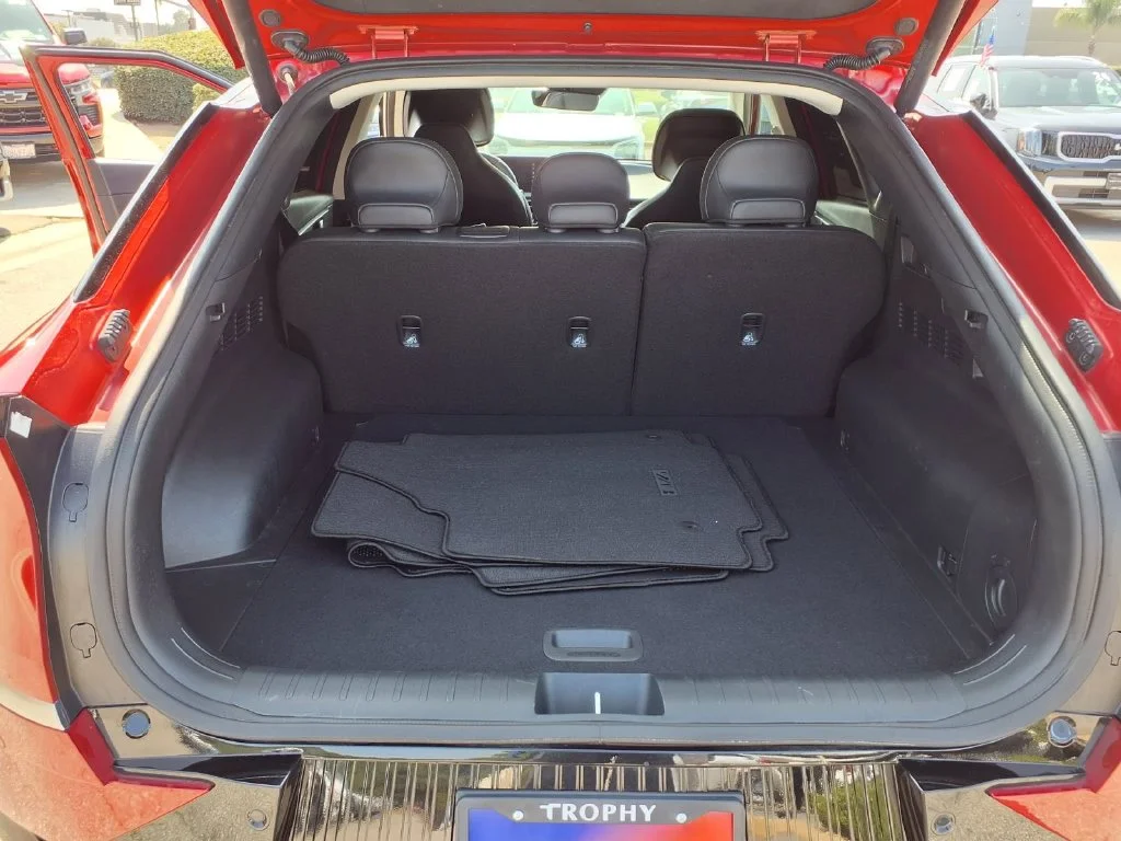 Certified Used 2023 Red Kia Wind image 8