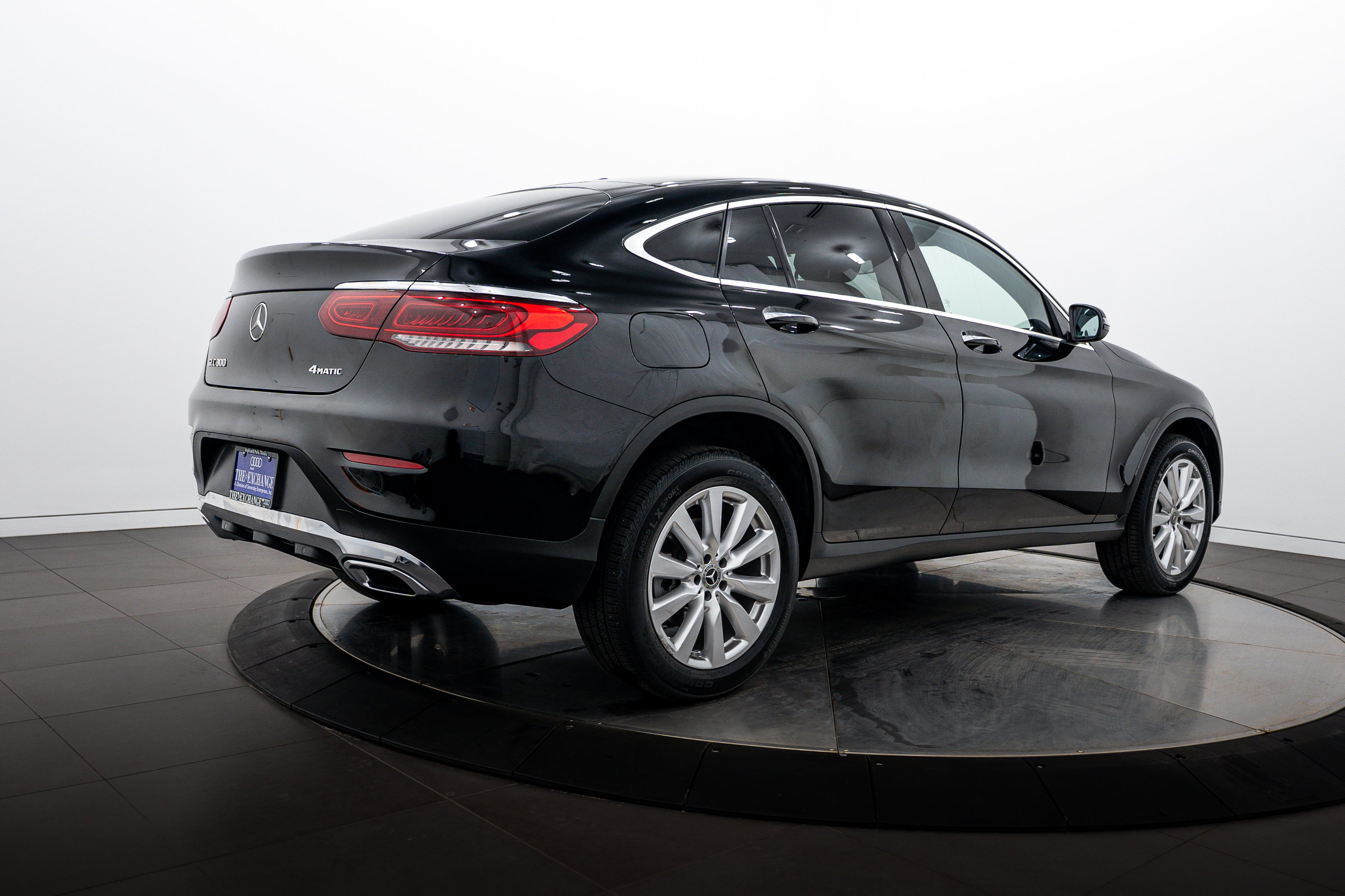 Used 2020 Black Mercedes-Benz GLC 300 image 4