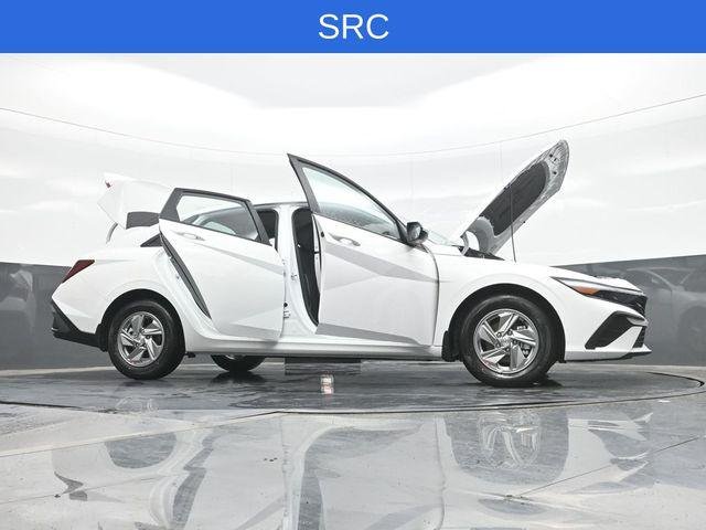 New 2026 White Hyundai SE image 31