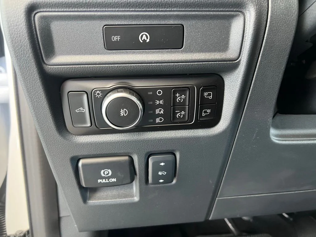 New 2025 Oxford White Ford Lariat® image 10