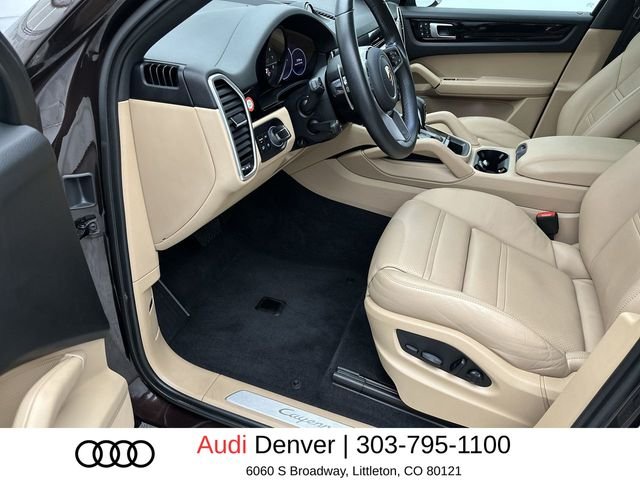Used 2023  Porsche Base image 11