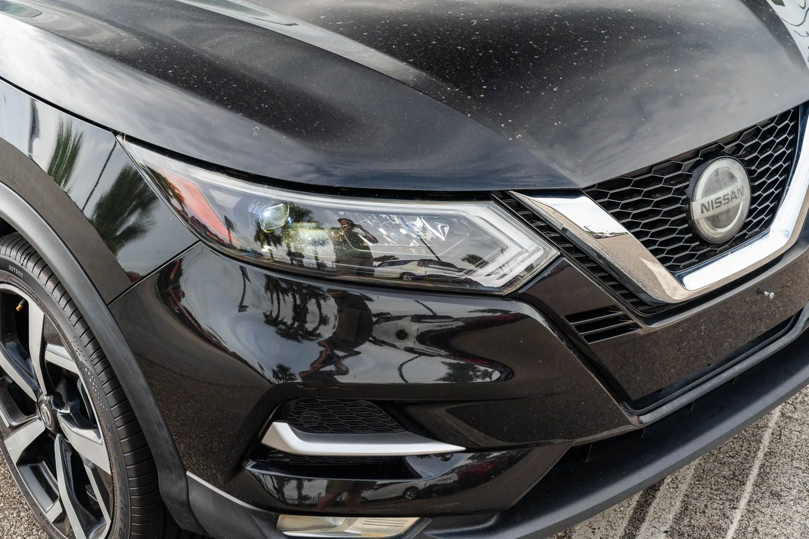 Used 2020 Black Nissan SL image 9