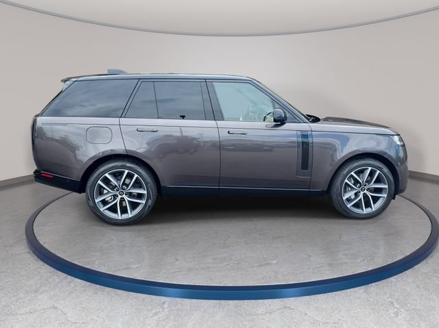 New 2027 Charente Grey Land Rover SE image 4