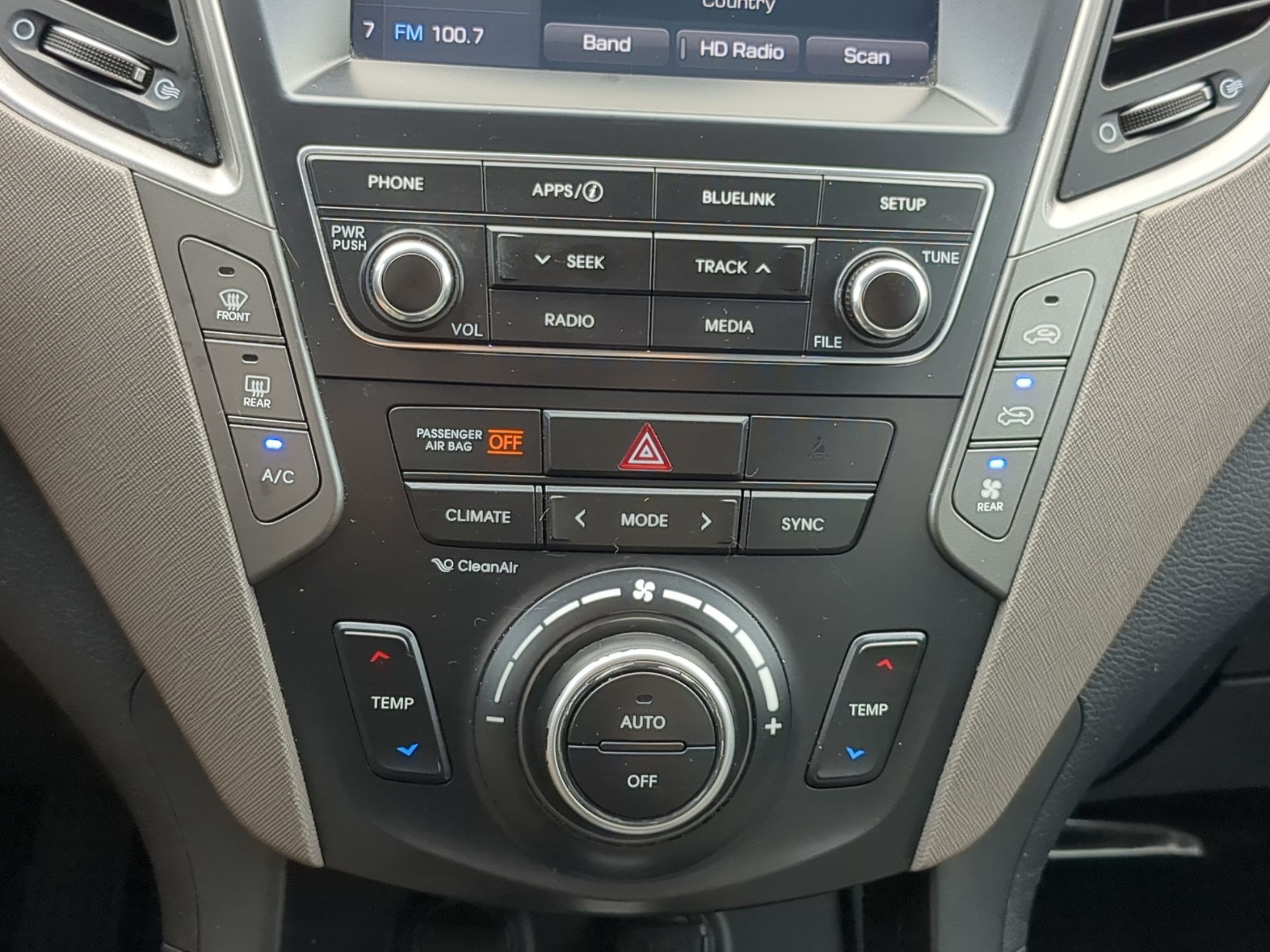 2018 Hyundai Santa Fe SE - Photo 25