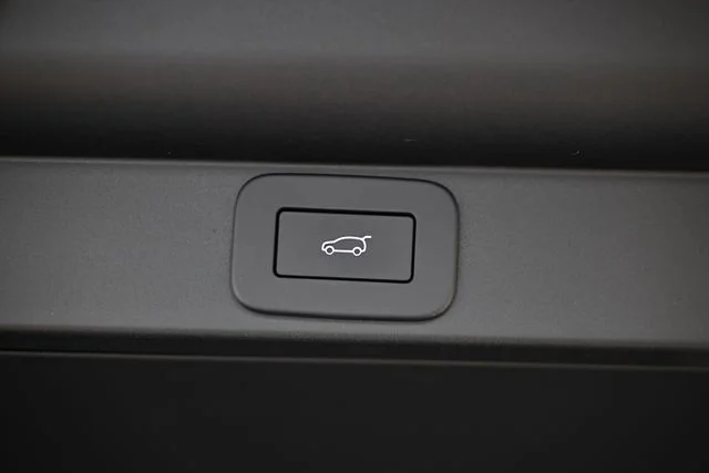 New 2026 Santorini Black Land Rover SE image 41