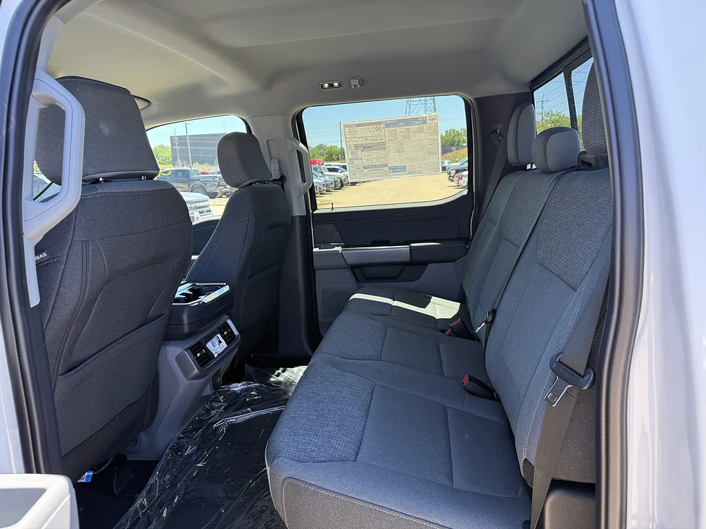 New 2026 Oxford White Ford XLT image 6