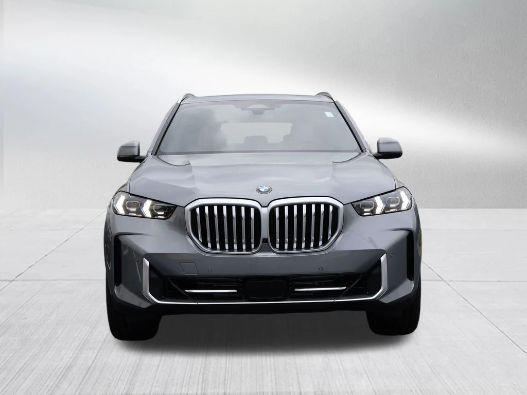 New 2026 Gray BMW xDrive40i image 10