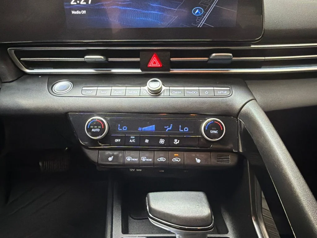 Used 2024 Abyss Black Hyundai Limited image 19
