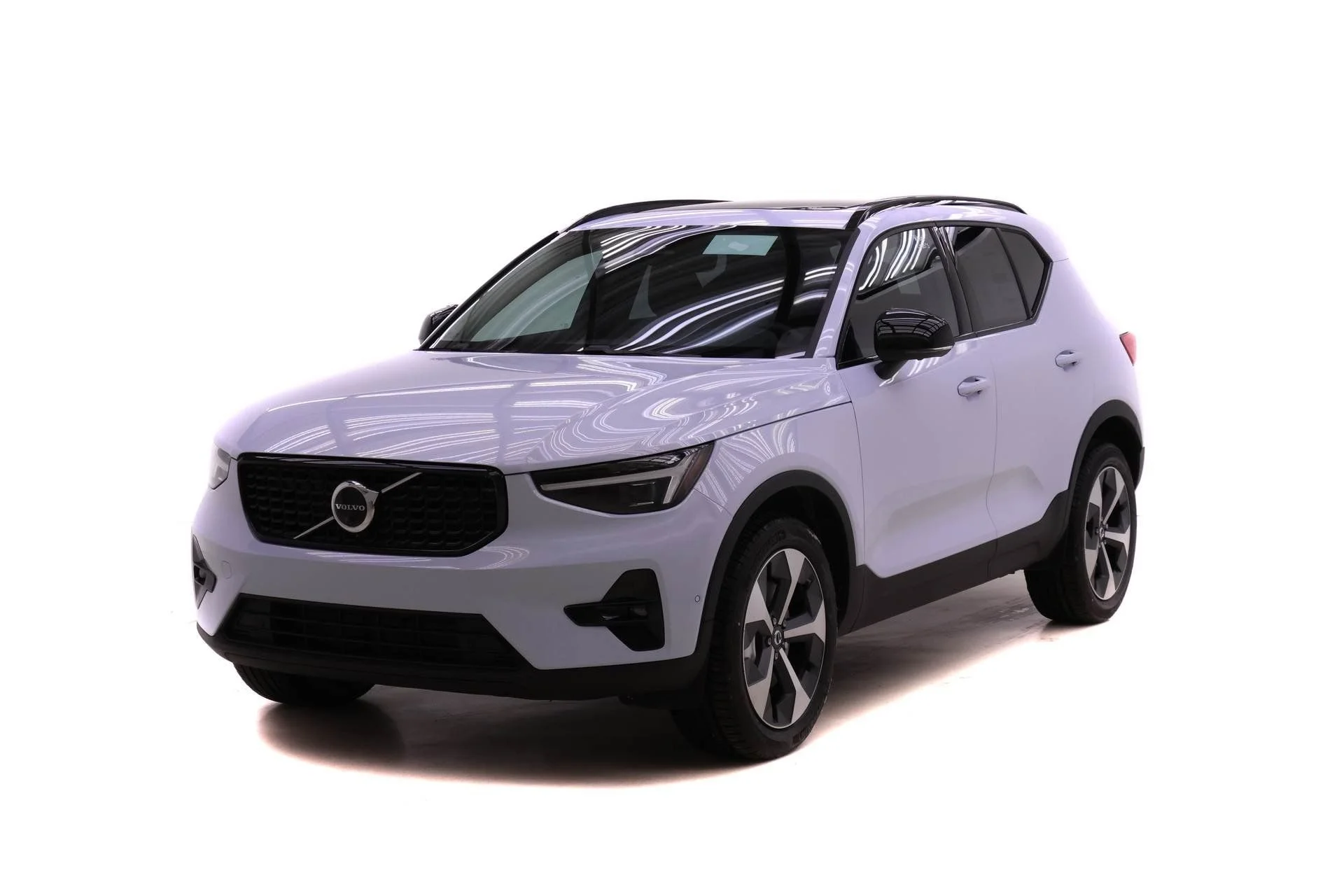 2026 Volvo XC40 B5 Plus Dark AWD's photo