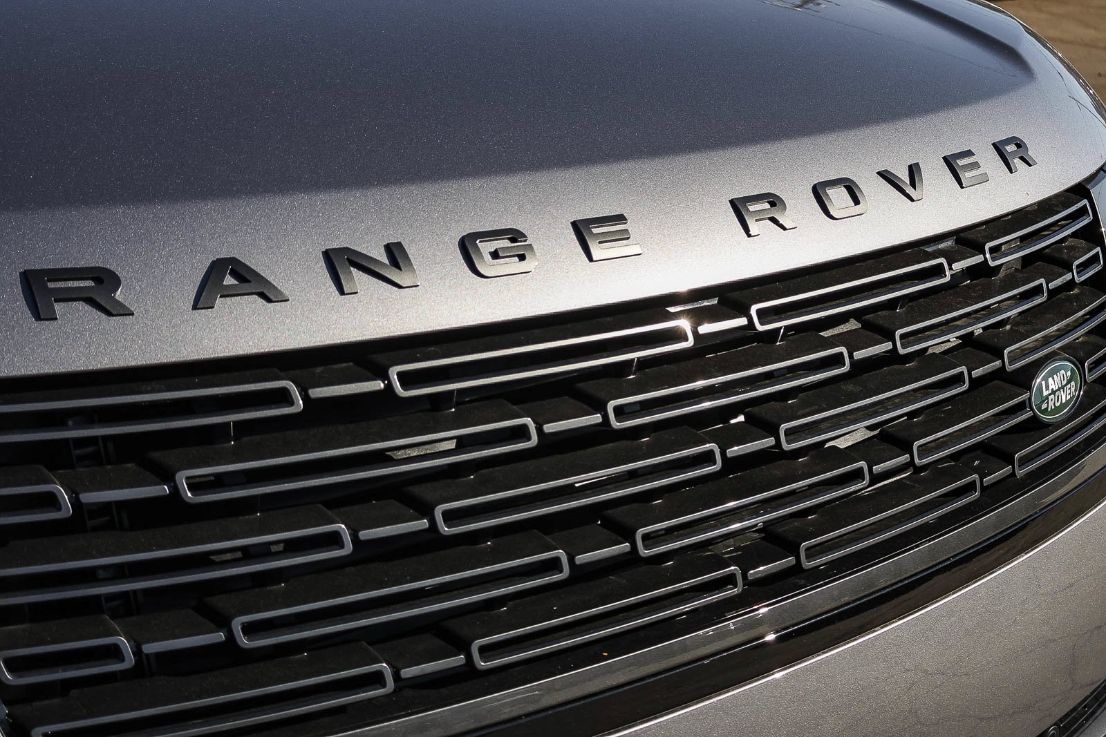 New 2026 Eiger Grey Land Rover SE image 12