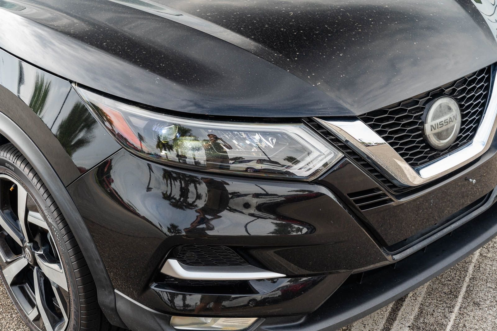 Used 2020 Black Nissan SL image 10