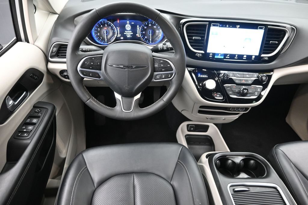 Used 2024 Silver Chrysler Touring L image 17