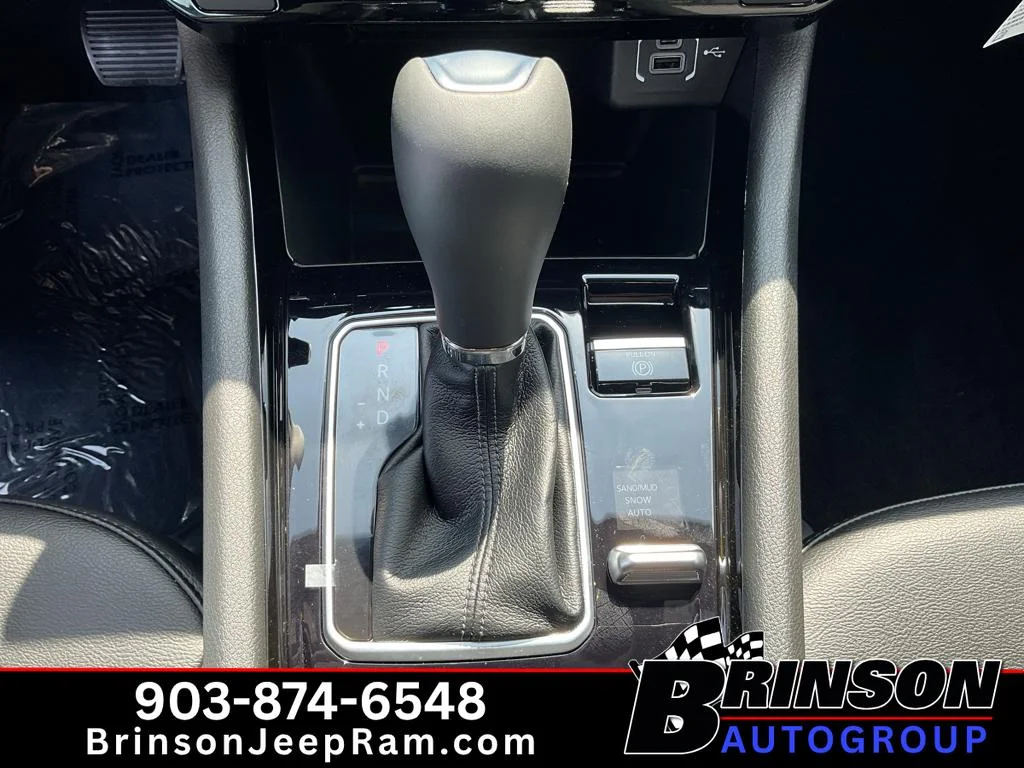 New 2026 Hydro Blue Pearlcoat Jeep Latitude Altitude image 13