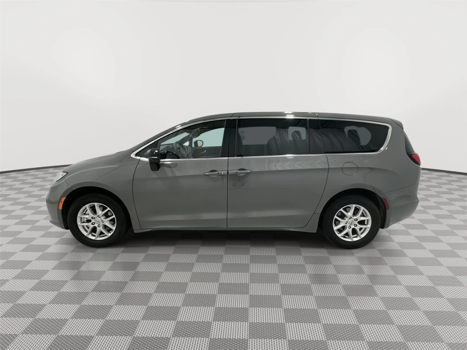 Used 2025 Chrysler Pacifica Select with VIN 2C4RC1BG3SR523374 for sale in Alexandria, Minnesota