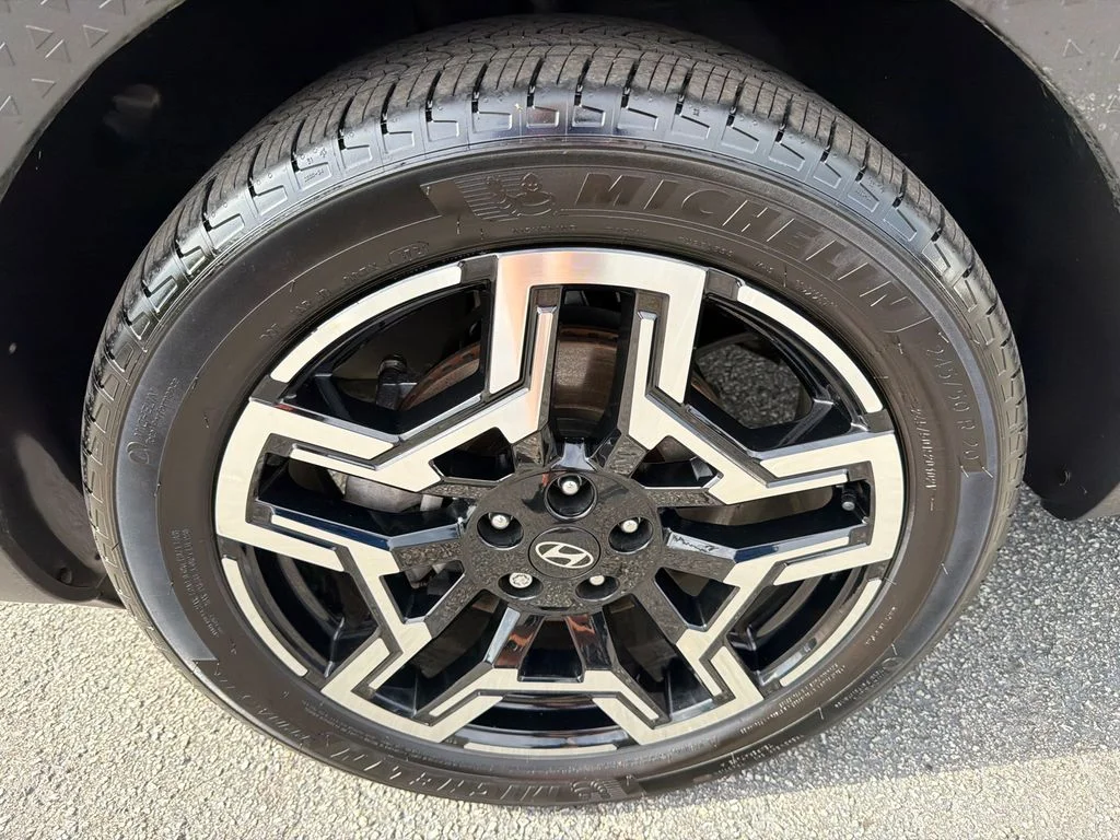 Used 2025 Black Hyundai Limited image 11