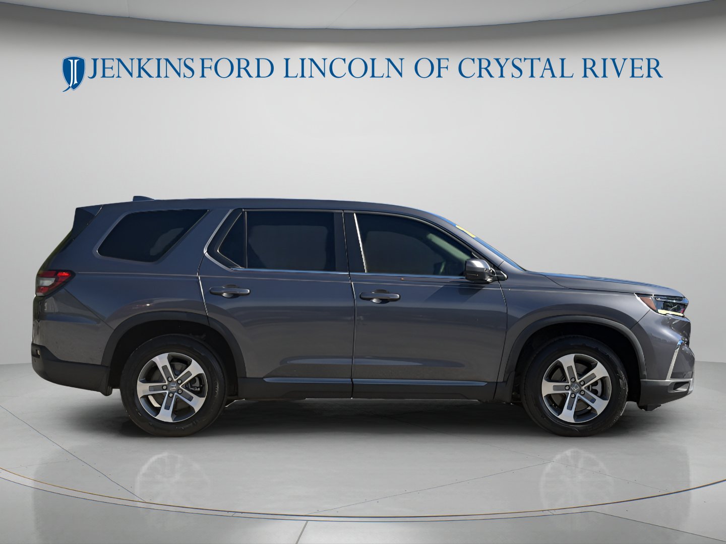Used 2024 Sonic Gray Pearl Honda EX-L 8 Passenger image 3