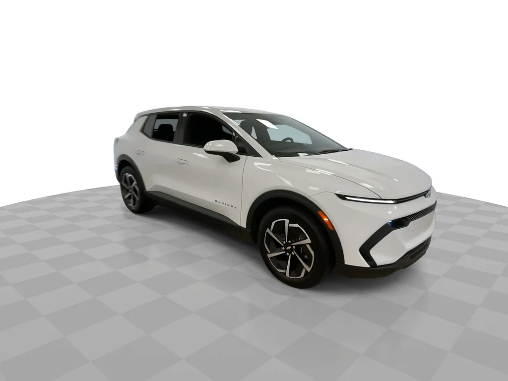 Used 2025 Summit White Chevrolet LT image 3