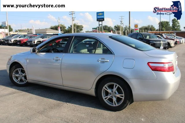 Used 2009 Silver Toyota LE image 3