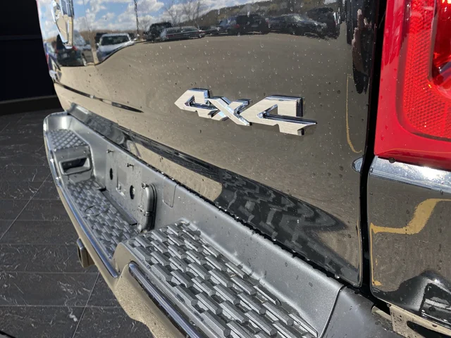 New 2025 Diamond Black Crystal Pearl-Coat Exterior Paint RAM Big Horn/Lone Star image 16