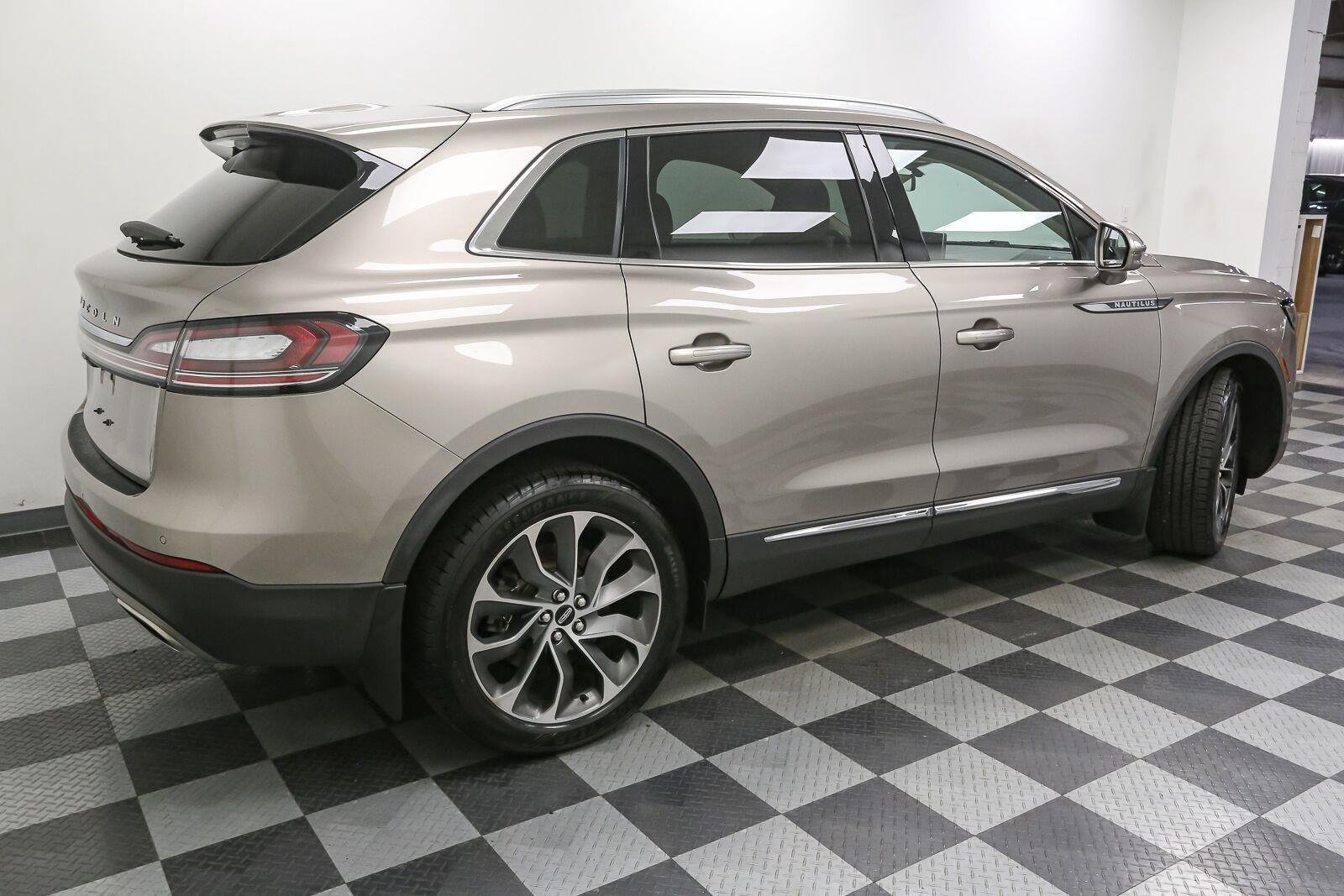 Used 2021 Iced Mocha Lincoln Reserve image 9