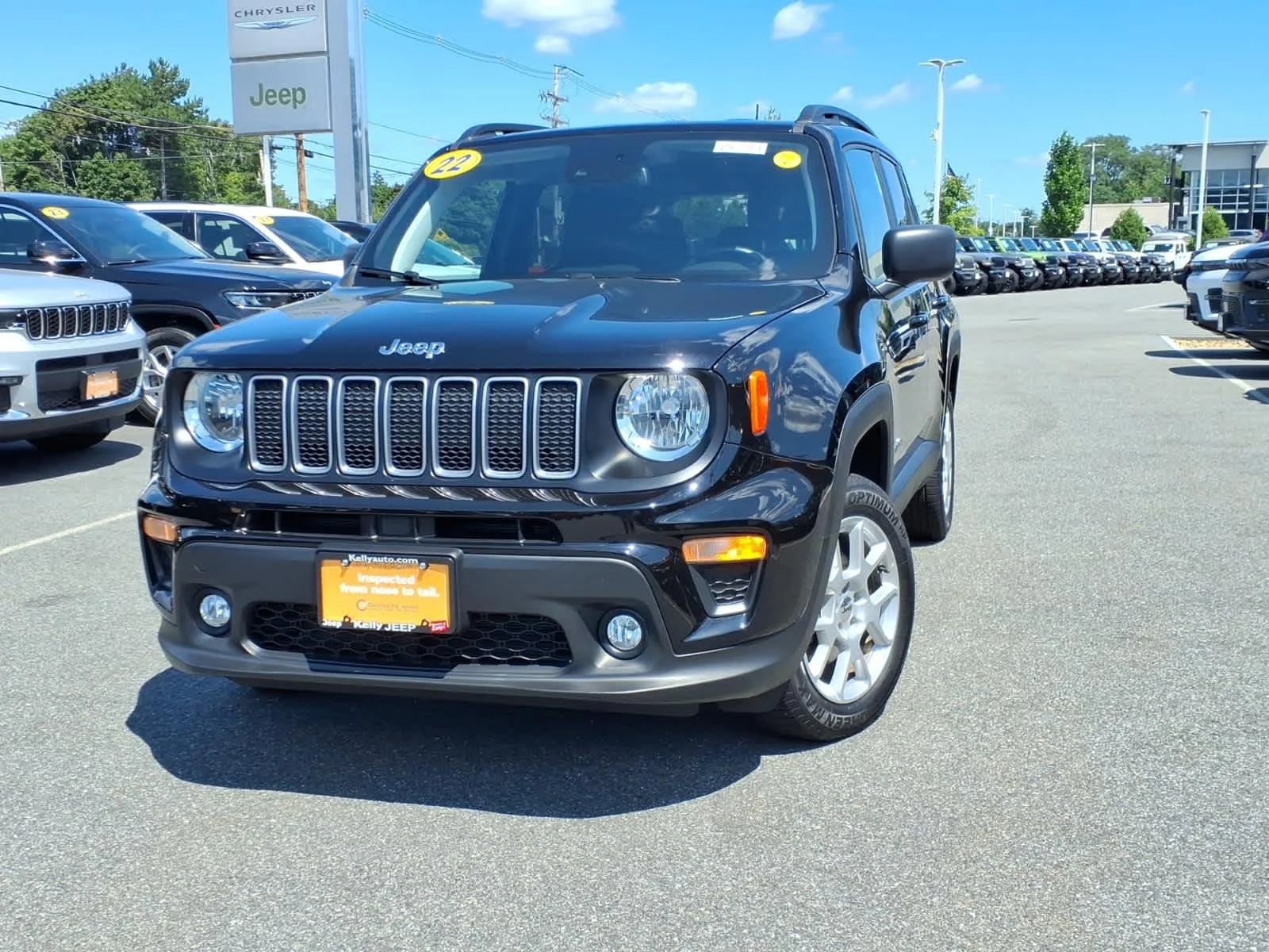 Certified Used 2022 Black Clear Coat Jeep Latitude image 2